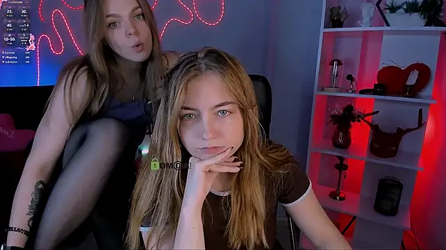Veronica_bubble - flash boobs 2 girls