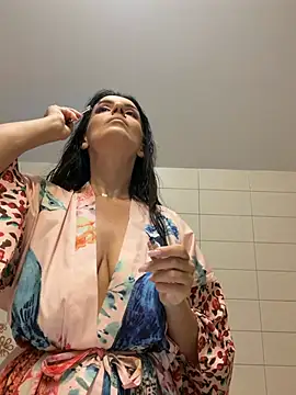 EdithQuillian - Lifting my dress up on my tights