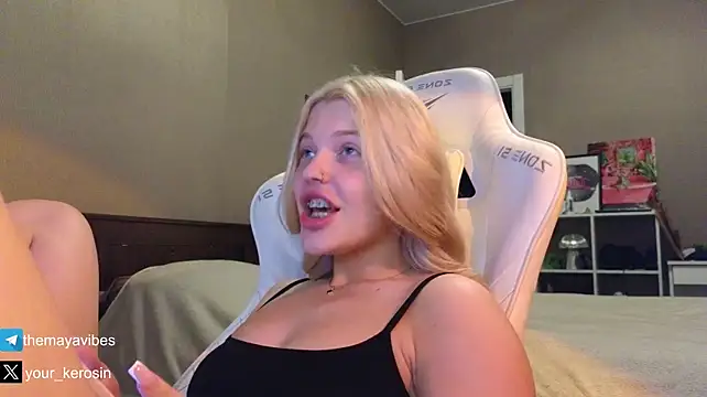 Maya_NextDoor - PUSSY PLAY