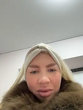 NewLale - Show tits