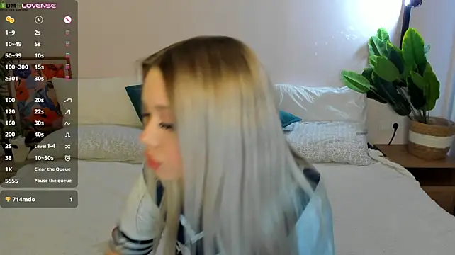 Lesya_Blair - ahegao close to cam