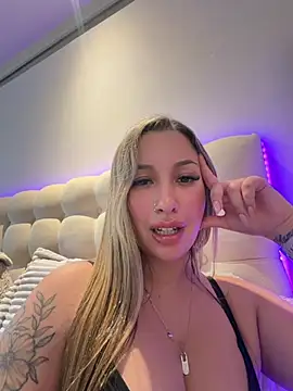 Mialunaxx - Chupar el dildo en 4 🥵💗