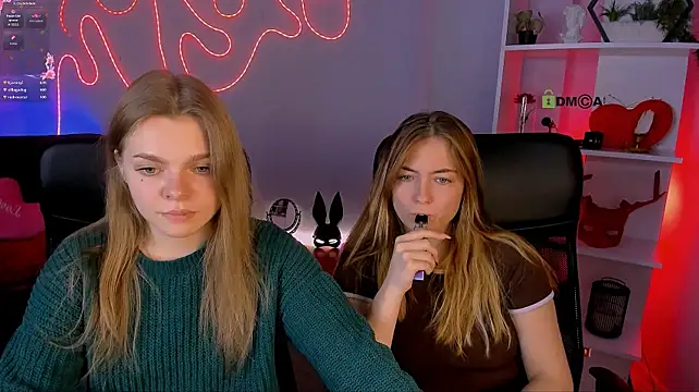 Veronica_bubble - flash boobs 2 girls