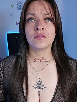 Isa_bluee - blowjob + spit on the tits