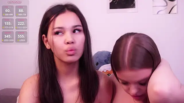 Mellywow - Let's wet our breast to make hot view