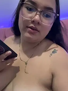 Kiara_moon18 - flash pussy