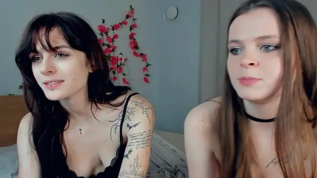 KrystalTrudel - suck tongues closee to you^^