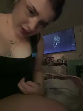 Noradior - take off top and show tits 🍒