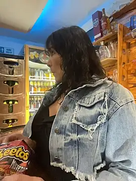 _Pamela04 - Show my tits to a client in the bar