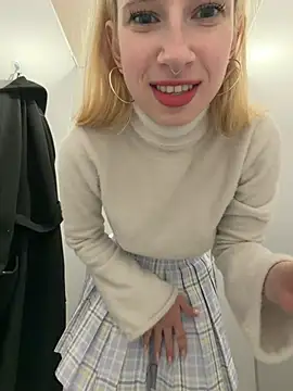 Michelle_lovique - go pinch my nipples with open door