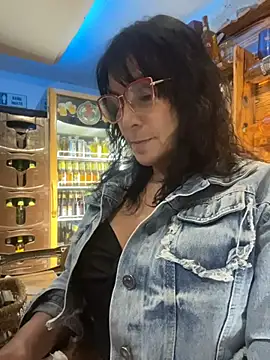 _Pamela04 - Show my tits to a client in the bar