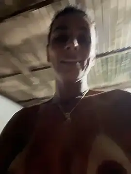 Girl_docinho - Dildo no CÚ no quintal, vizinho olhando?