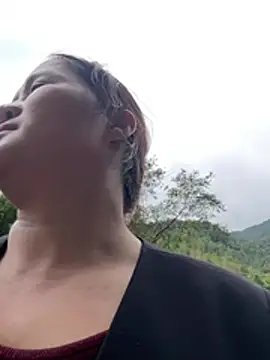 Amy1688 - 户外脱内裤M腿表演