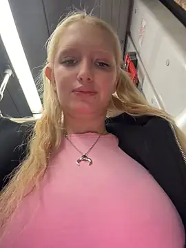 Elfi_InPublic - Good morning Elfi!!Kiss u lips in bus