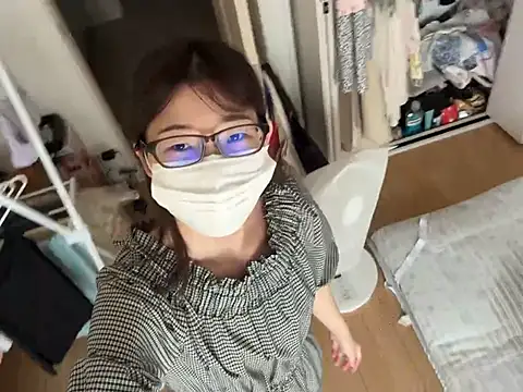 Tsumugi_tsumu - 上の服脱ぎ脱ぎ❤︎