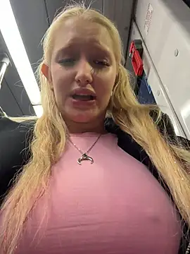 Elfi_InPublic - Good morning Elfi!!Kiss u lips in bus