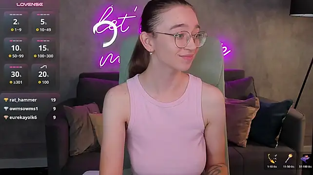 Lucy_Green - play with nipples