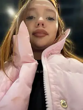 LisaCatt - play with a dildo