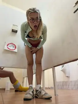 Nicoleevien - Take off panties, back view😏LT=Video
