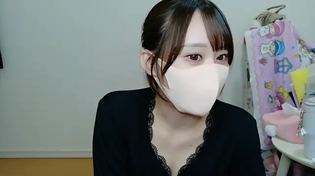 Momo_mm - 上ポイして、チクビに媚薬少し塗っちゃう♡