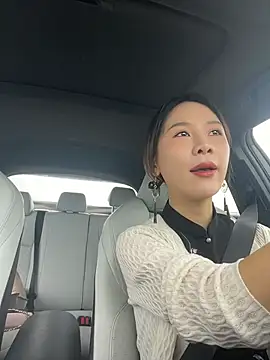 Zoe-520 - 办公室不穿内裤
