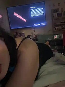 Noradior - take off top and show tits 🍒