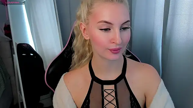 Kimmy_powell - sexy doggy teaseing