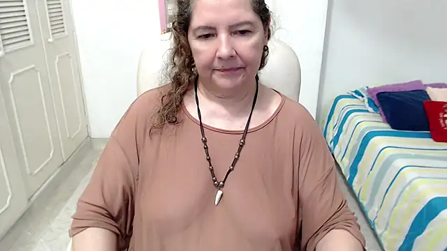 Leonela_69 - mommy is horny come play with me