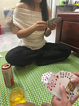-Danny-y - cần tiền mua iphone live cho rõ nét