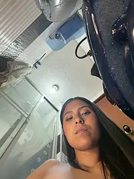 Littlee_Lucy - fingers in vagina