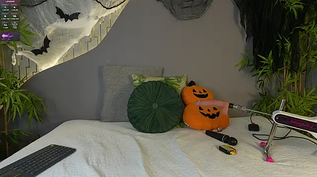 Lixy_Grant - suck finger and show face