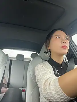 Zoe-520 - 办公室不穿内裤