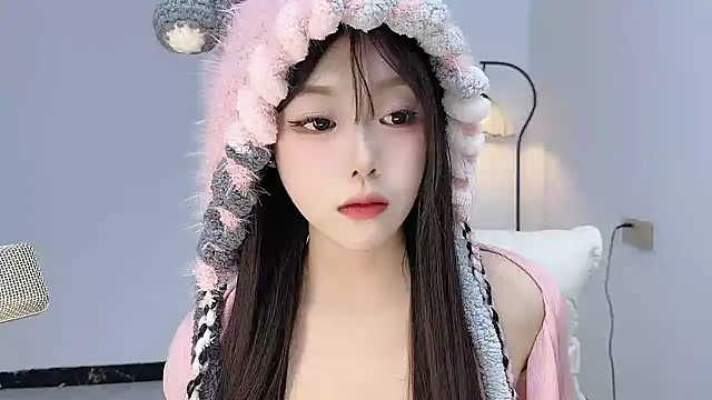 S-daisy - 美的叫女神，帅的叫男神，那我不美也不帅，岂不是神！
