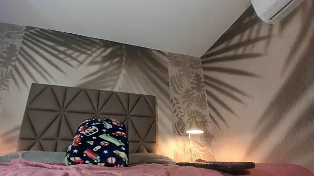 Yvonne_Collins - Rub + slap pussy😈