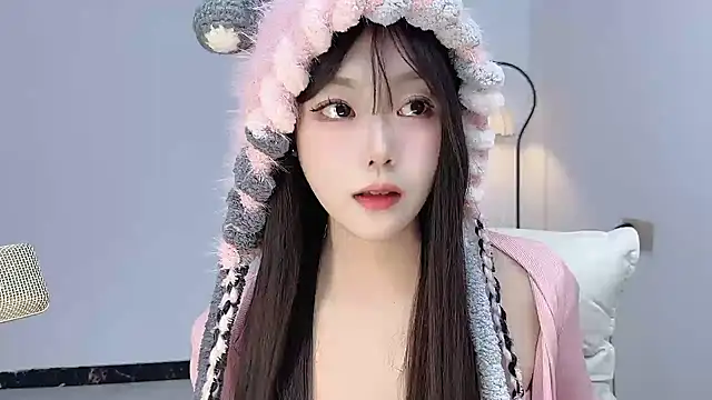 S-daisy - 美的叫女神，帅的叫男神，那我不美也不帅，岂不是神！