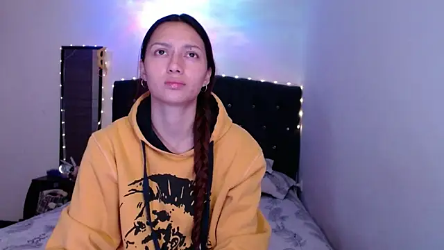 Holy_juli - spanking in the ass ---no nude --