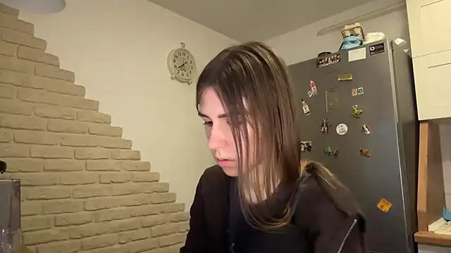 ZaraGuyette - touch shoulder
