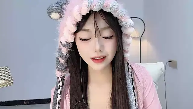 S-daisy - 美的叫女神，帅的叫男神，那我不美也不帅，岂不是神！
