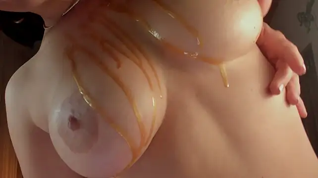 Goddes_helena - no top + shiny boobs