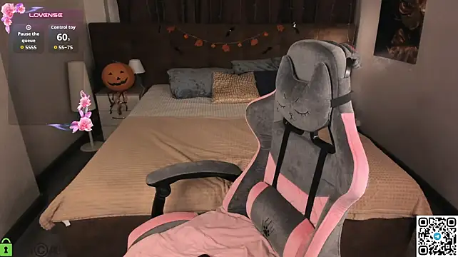 Betty_Andrews - massage boobs under bra