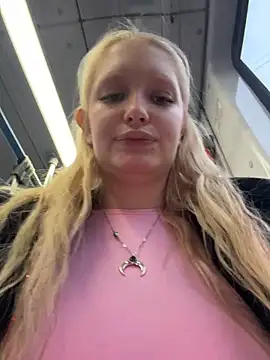 Elfi_InPublic - Suck nipples+drool on tits in bus