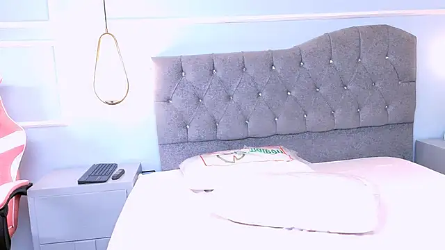 VixenFord - I masturbate my hard clitoris💦