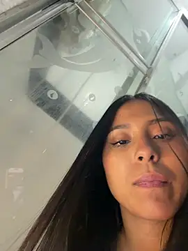 Littlee_Lucy - fingers in vagina