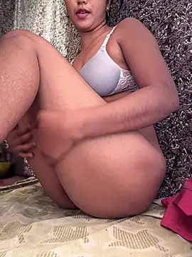 4U143 - Full nude show