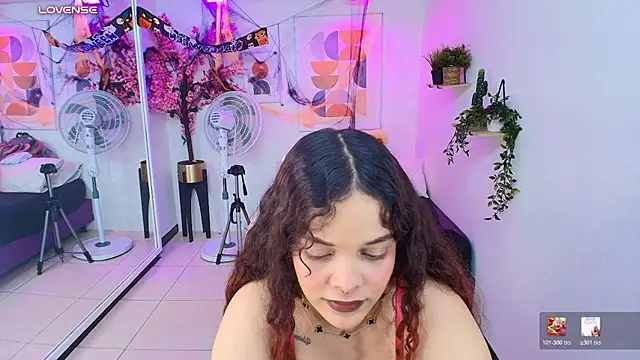 Maggy_t18 - PUT OIL IN MY BOOBS