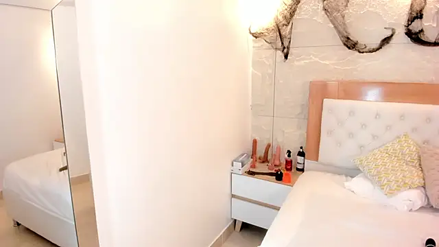 NINAMARTINS - help me fuck me ass for 5 min 😏🔥🍑