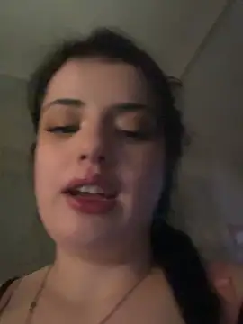 Noradior - take off top and show tits 🍒
