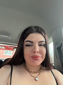 AmelliaDiamond - Teaze nipple in cafe+slup pussy