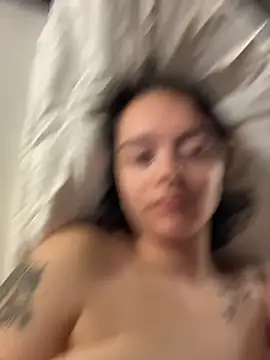 DominanteBeauty - Bodylotion auf Boobs