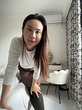 Yioyio-666 - 仿真精液摸胸诱惑2分钟